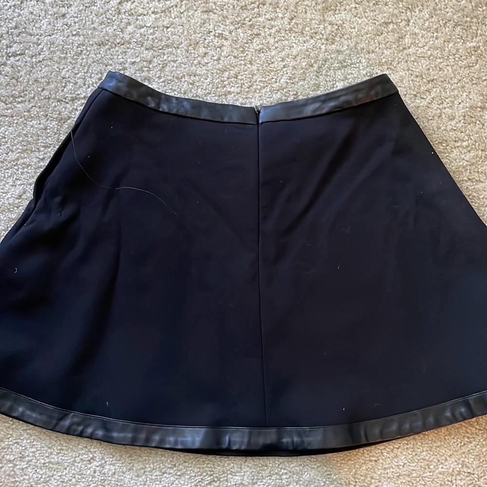 Banana Republic Black Mini Skirt NWT - Picture 2 of 3